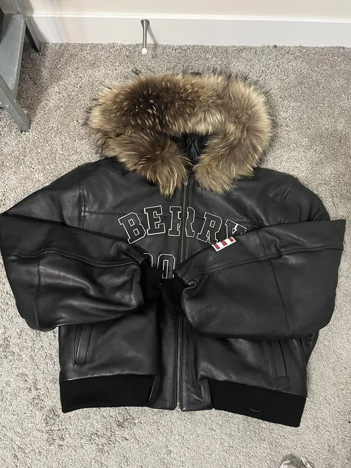 96467a8586ea423b8603fe3f22959a8b.webp Raspberry Hills Berry fur leather jacket - Image 1