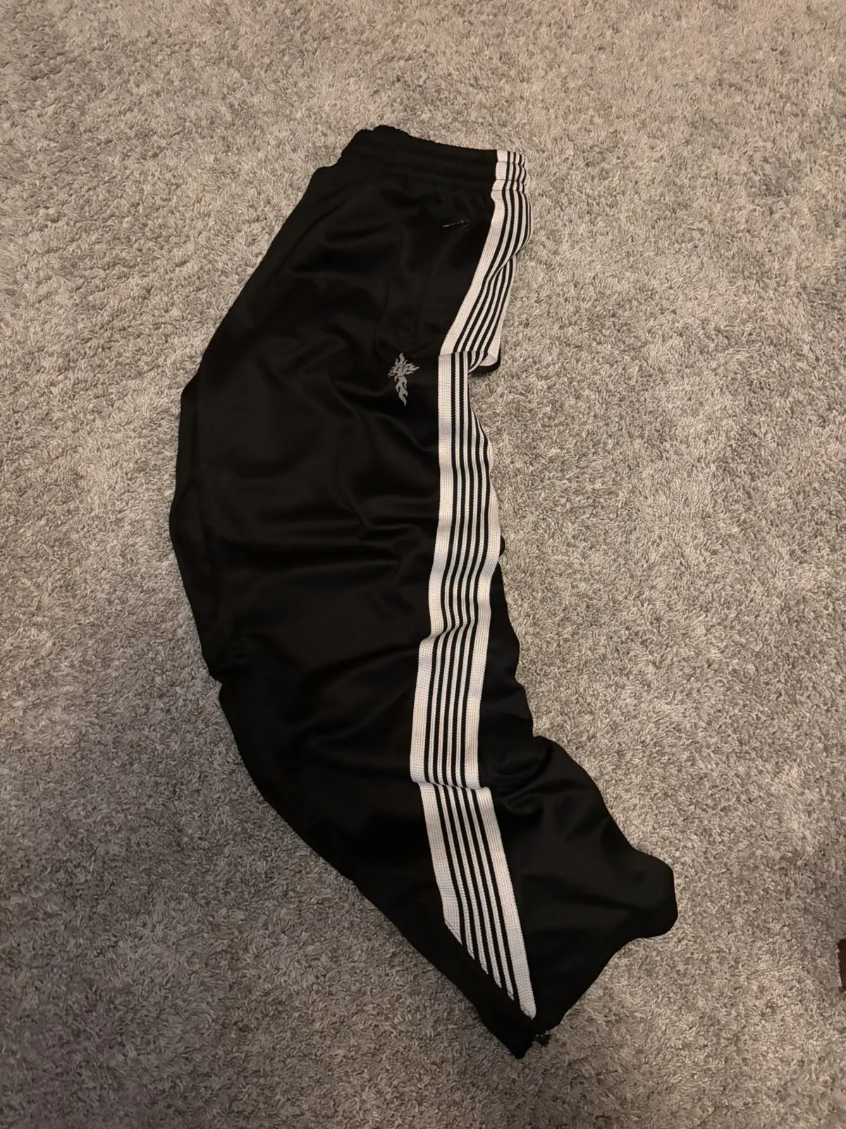 bbc944998bfb427baa8457d5dd74bf90.webp Gv Gallery Pant Black - Image 1